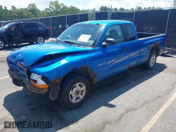 ✅ 2001 Dodge Dakota • VIN: 1B7GL22X81S136040 • Lot: 42771127. Wystawiony na IAAI z przebiegiem Nie podano. Bezpłatny archiwum sprzedaży aukcyjnych z USA i szczegółowy raport historii pojazdu na DreamBid. Zdjęcie 2.