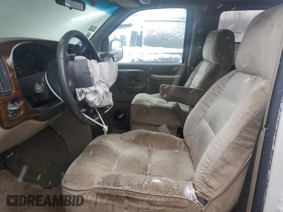 ✅ 2000 GMC Savana Cargo RV Conversion • VIN: 1GDFG15R9Y1177683 • Lot: 43761105. Wystawiony na Copart z przebiegiem 134 067 mil. Bezpłatny archiwum sprzedaży aukcyjnych z USA i szczegółowy raport historii pojazdu na DreamBid. Zdjęcie 7.