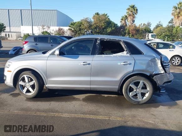 ✅ 2015 Audi Q3 Premium Plus • VIN: WA1EFCFS5FR012125 • Лот: 43486888. Опубликован ранее на IAAI с пробегом 111 103 миль. Бесплатный доступ к архиву аукционных продаж из США и подробный отчёт об истории автомобиля на DreamBid. Изображение 14.
