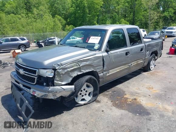 2007 Chevrolet Silverado 1500 LT1 z VIN 2GCEC13Z271162112, wystawiony jako IAAI lot #42003402 z przebiegiem 343 076 mil mil oraz . Historia ofert i sprzedaży dostępna na DreamBid. Obrazek 18.