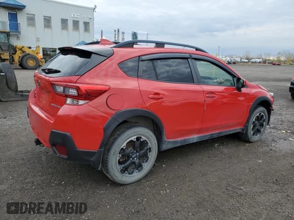 ✅ 2021 Subaru Crosstrek • VIN: JF2GTAGC8M8256018 • Lot: 89617925. Listed on Copart with 31,746 mi. Free auction sales archive from the USA and detailed vehicle history report at DreamBid. Image 3.
