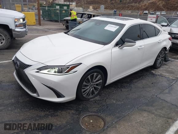 ✅ 2021 Lexus ES 300h • VIN: 58ADA1C10MU003170 • Лот: 43241595. Опубликован ранее на IAAI с пробегом 135 545 миль. Бесплатный доступ к архиву аукционных продаж из США и подробный отчёт об истории автомобиля на DreamBid. Изображение 18.