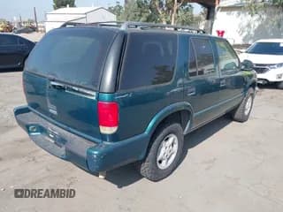 ✅ 1998 Chevrolet Blazer LS • VIN: 1GNDT13W5W2245542 • Lot: 42653195. Wystawiony na IAAI z przebiegiem 183 806 mil. Bezpłatny archiwum sprzedaży aukcyjnych z USA i szczegółowy raport historii pojazdu na DreamBid. Zdjęcie 4.