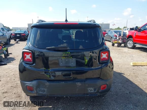 ✅ 2020 Jeep Renegade Altitude • VIN: ZACNJABB9LPL94410 • Lot: 42992519. Wystawiony na IAAI z przebiegiem 119 820 mil. Bezpłatny archiwum sprzedaży aukcyjnych z USA i szczegółowy raport historii pojazdu na DreamBid. Zdjęcie 16.