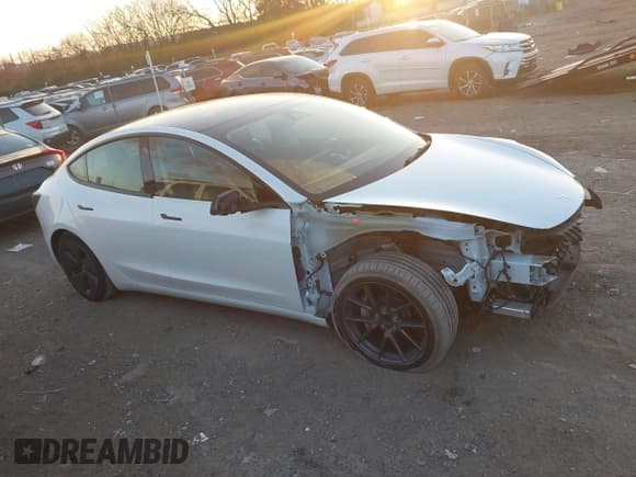 ✅ 2021 Tesla Model 3 Standard Range Plus • VIN: 5YJ3E1EA4MF096275 • Lot: 43671088. Wystawiony na IAAI z przebiegiem 46 514 mil. Bezpłatny archiwum sprzedaży aukcyjnych z USA i szczegółowy raport historii pojazdu na DreamBid. Zdjęcie 13.