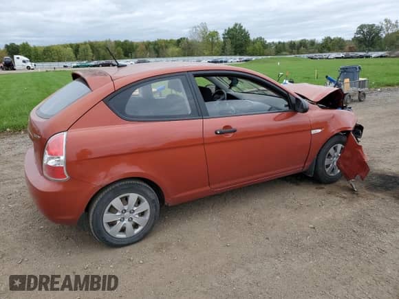 2009 Hyundai Accent Auto GS z VIN KMHCM36CX9U131345, wystawiony jako Copart lot #74927154 z przebiegiem 113 022 mil mil oraz Szkoda całkowita • Salvage title. Historia ofert i sprzedaży dostępna na DreamBid. Obrazek 3.