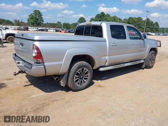 ✅ 2010 Toyota Tacoma • VIN: 3TMMU4FN3AM022461 • Lot: 43208808. Wystawiony na IAAI z przebiegiem 246 992 mil. Bezpłatny archiwum sprzedaży aukcyjnych z USA i szczegółowy raport historii pojazdu na DreamBid. Zdjęcie 4.