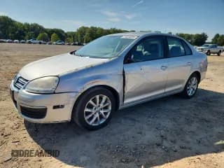 ✅ 2010 Volkswagen Jetta Limited Edition • VIN: 3VWAX7AJ7AM116999 • Lot: 71824635. Wystawiony na Copart z przebiegiem 181 662 mil. Bezpłatny archiwum sprzedaży aukcyjnych z USA i szczegółowy raport historii pojazdu na DreamBid. Zdjęcie 1.
