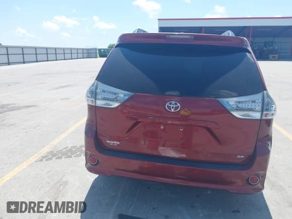 ✅ 2015 Toyota Sienna SE • VIN: 5TDXK3DC1FS626855 • Lot: 42653441. Wystawiony na IAAI z przebiegiem 104 960 mil. Bezpłatny archiwum sprzedaży aukcyjnych z USA i szczegółowy raport historii pojazdu na DreamBid. Zdjęcie 16.