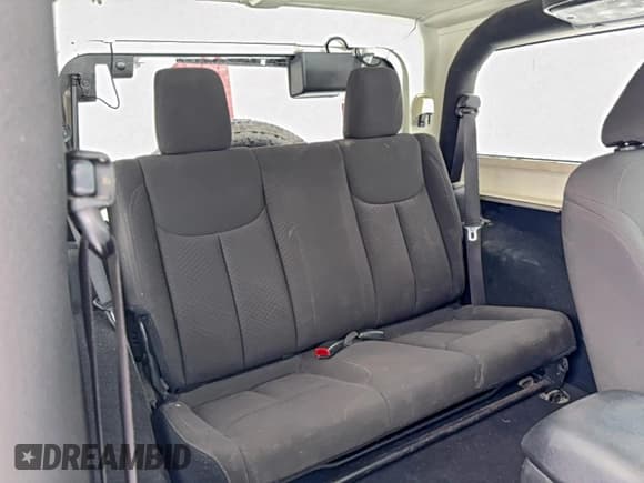 ✅ 2017 Jeep Wrangler Sport • VIN: 1C4AJWAG2HL630161 • Lot: 96548285. Wystawiony na Copart z przebiegiem 71 803 mil. Bezpłatny archiwum sprzedaży aukcyjnych z USA i szczegółowy raport historii pojazdu na DreamBid. Zdjęcie 6.