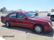 ✅ 2001 Mercedes-Benz E 320 • VIN: WDBJF65J61B244974 • Lot: 42749996. Wystawiony na IAAI z przebiegiem 161 068 mil. Bezpłatny archiwum sprzedaży aukcyjnych z USA i szczegółowy raport historii pojazdu na DreamBid. Zdjęcie 13.