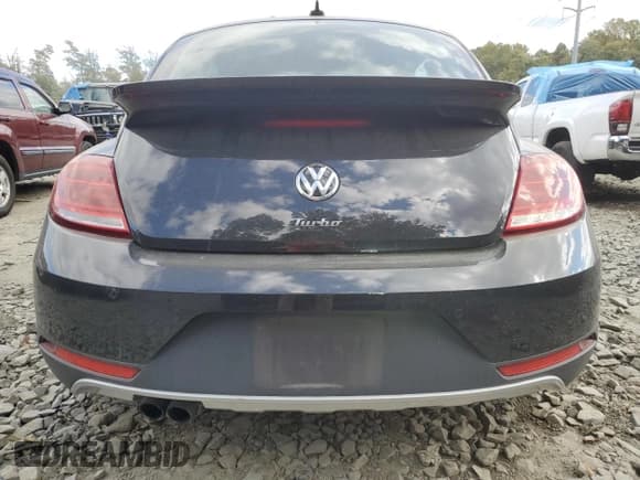 ✅ 2018 Volkswagen Beetle Dune • VIN: 3VWSD7AT4JM709024 • Lot: 73713754. Wystawiony na Copart z przebiegiem 50 879 mil. Bezpłatny archiwum sprzedaży aukcyjnych z USA i szczegółowy raport historii pojazdu na DreamBid. Zdjęcie 6.