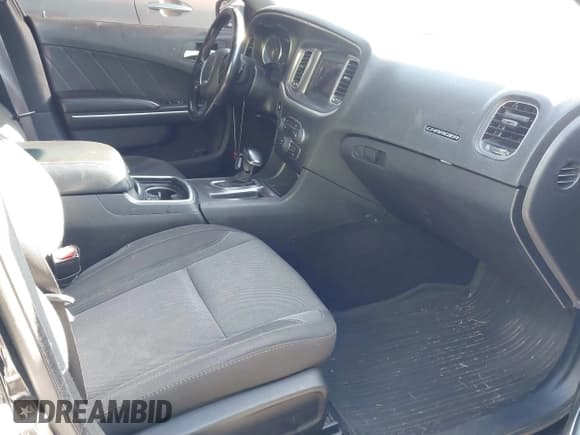 ✅ 2019 Dodge Charger SXT • VIN: 2C3CDXBGXKH699452 • Lot: 43532369. Listed on IAAI with 173,760 mi. Free auction sales archive from the USA and detailed vehicle history report at DreamBid. Image 5.