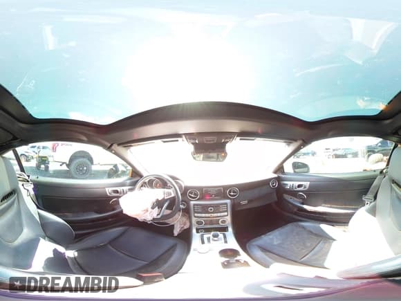 ✅ 2017 Mercedes-Benz SLC 300 • VIN: WDDPK3JA5HF139010 • Лот: 62964345. Опубликован ранее на Copart с пробегом 61 090 миль. Бесплатный доступ к архиву аукционных продаж из США и подробный отчёт об истории автомобиля на DreamBid. Изображение 14.