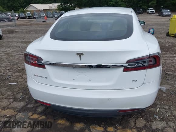 ✅ 2016 Tesla Model S 70 • VIN: 5YJSA1E11GF132984 • Lot: 42428634. Listed on IAAI with Not provided. Free auction sales archive from the USA and detailed vehicle history report at DreamBid. Image 15.