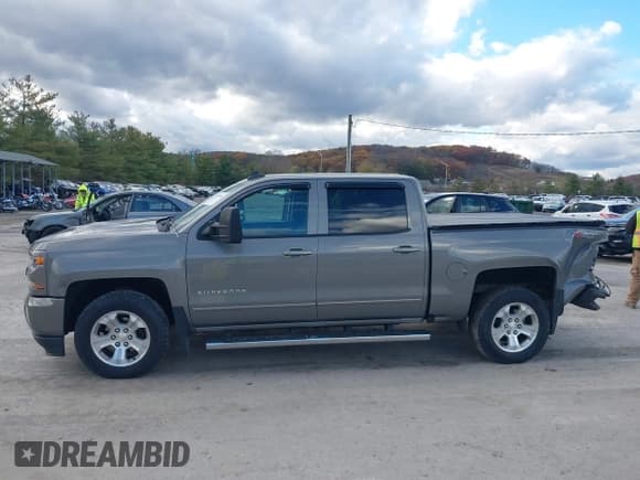 ✅ 2017 Chevrolet Silverado 1500 LT • VIN: 3GCUKREC8HG168351 • Lot: 43592900. Listed on IAAI with 144,711 mi. Free auction sales archive from the USA and detailed vehicle history report at DreamBid. Image 15.