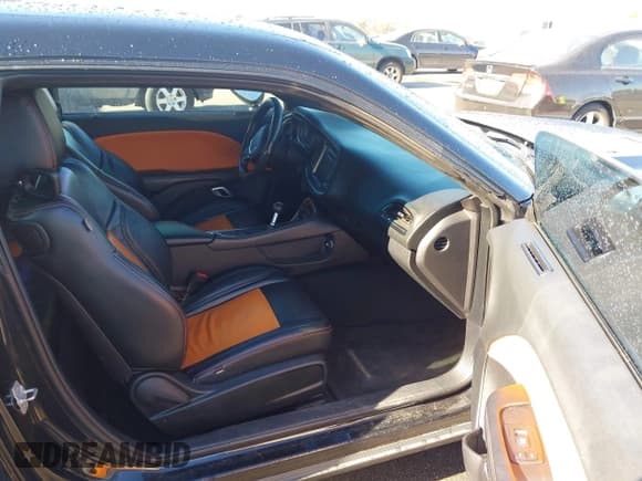 ✅ 2015 Dodge Challenger R/T • VIN: 2C3CDZAT5FH710678 • Lot: 43647121. Wystawiony na IAAI z przebiegiem 175 928 mil. Bezpłatny archiwum sprzedaży aukcyjnych z USA i szczegółowy raport historii pojazdu na DreamBid. Zdjęcie 5.