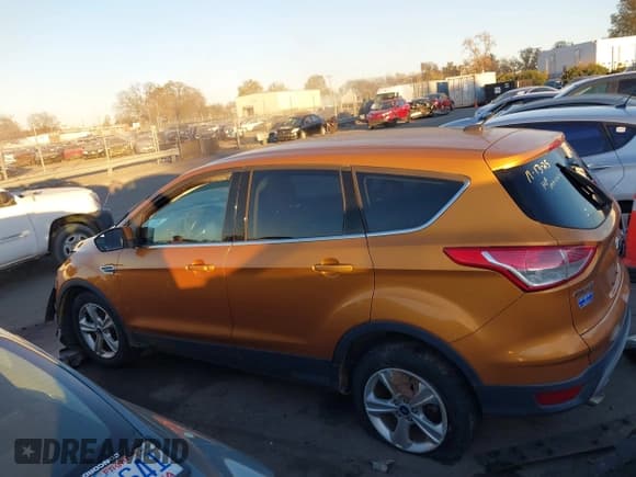 ✅ 2016 Ford Escape SE • VIN: 1FMCU9GX5GUC89240 • Lot: 43723922. Wystawiony na IAAI z przebiegiem 117 832 mil. Bezpłatny archiwum sprzedaży aukcyjnych z USA i szczegółowy raport historii pojazdu na DreamBid. Zdjęcie 15.