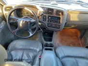 ✅ 2002 Chevrolet Blazer LS • VIN: 1GNDT13W22K205977 • Lot: 94338335. Listed on Copart with 192,024 mi. Free auction sales archive from the USA and detailed vehicle history report at DreamBid. Image 8.