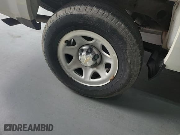 ✅ 2019 Chevrolet Silverado 1500 Work Truck • VIN: 2GCVKNEC9K1120659 • Лот: 42297638. Опубликован ранее на IAAI с пробегом 141 285 миль. Бесплатный доступ к архиву аукционных продаж из США и подробный отчёт об истории автомобиля на DreamBid. Изображение 1.