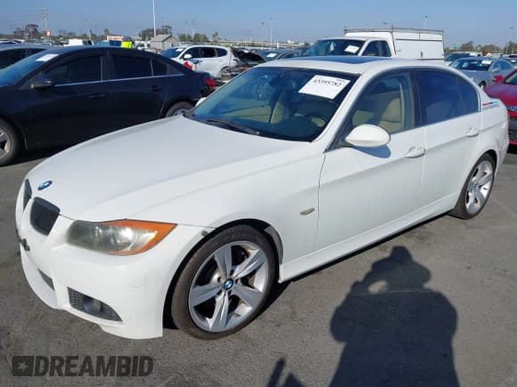 ✅ 2007 BMW 3 Series 335i • VIN: WBAVB73577P100305 • Lot: 43395782. Wystawiony na IAAI z przebiegiem 195 981 mil. Bezpłatny archiwum sprzedaży aukcyjnych z USA i szczegółowy raport historii pojazdu na DreamBid. Zdjęcie 2.