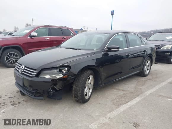 ✅ 2013 Volkswagen Passat SE • VIN: 1VWBP7A36DC073252 • Lot: 43928171. Wystawiony na IAAI z przebiegiem 113 584 mil. Bezpłatny archiwum sprzedaży aukcyjnych z USA i szczegółowy raport historii pojazdu na DreamBid. Zdjęcie 2.