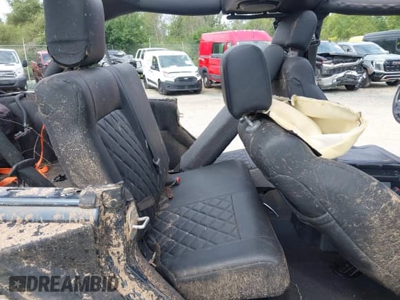 ✅ 2008 Jeep Wrangler Unlimited Sahara • VIN: 1J8GA59148L516756 • Lot: 43039933. Wystawiony na IAAI z przebiegiem 181 558 mil. Bezpłatny archiwum sprzedaży aukcyjnych z USA i szczegółowy raport historii pojazdu na DreamBid. Zdjęcie 8.