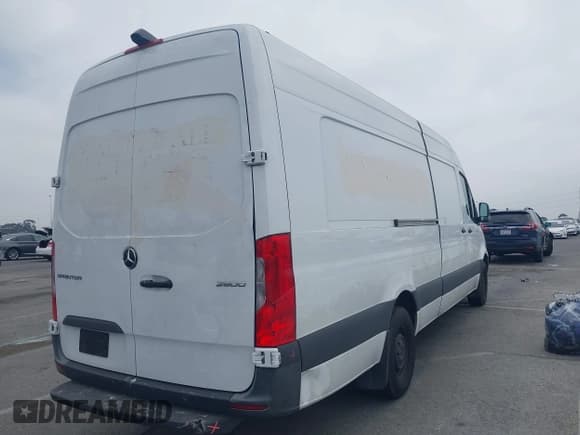 ✅ 2022 Mercedes-Benz Sprinter Cargo • VIN: W1Y4EDHY7NT091581 • Lot: 42478500. Listed on IAAI with 67,897 mi. Free auction sales archive from the USA and detailed vehicle history report at DreamBid. Image 4.