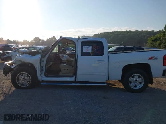 ✅ 2011 Chevrolet Silverado 1500 LTZ • VIN: 3GCPKTE34BG227719 • Lot: 42760265. Wystawiony na IAAI z przebiegiem Nie podano. Bezpłatny archiwum sprzedaży aukcyjnych z USA i szczegółowy raport historii pojazdu na DreamBid. Zdjęcie 14.