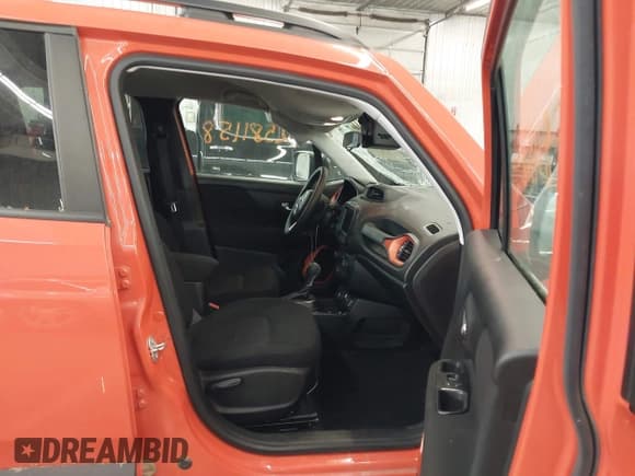 ✅ 2018 Jeep Renegade Sport • VIN: ZACCJBAB0JPH67560 • Lot: 42581158. Listed on IAAI with 68,220 mi. Free auction sales archive from the USA and detailed vehicle history report at DreamBid. Image 5.