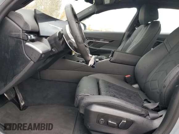 ✅ 2025 BMW i5 • VIN: WBY13HG09SCS96345 • Lot: 92014485. Listed on Copart with 6,018 mi. Free auction sales archive from the USA and detailed vehicle history report at DreamBid. Image 7.