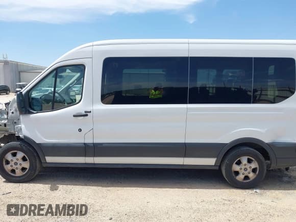✅ 2019 Ford Transit Passenger XL • VIN: 1FBZX2CM6KKA99660 • Lot: 42318961. Wystawiony na IAAI z przebiegiem 112 836 mil. Bezpłatny archiwum sprzedaży aukcyjnych z USA i szczegółowy raport historii pojazdu na DreamBid. Zdjęcie 15.