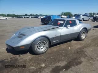1978 Chevrolet Corvette z VIN 1Z87L8S434297, wystawiony jako Copart lot #56156955 z przebiegiem 25 450 mil mil oraz Szkoda całkowita • Salvage title. Historia ofert i sprzedaży dostępna na DreamBid. Obrazek 1.
