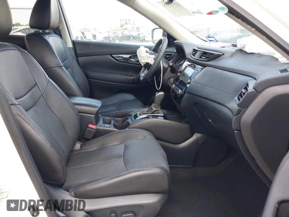 ✅ 2019 Nissan Rogue SL • VIN: 5N1AT2MV6KC760668 • Lot: 42576569. Wystawiony na IAAI z przebiegiem 36 319 mil. Bezpłatny archiwum sprzedaży aukcyjnych z USA i szczegółowy raport historii pojazdu na DreamBid. Zdjęcie 5.