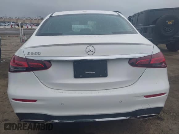 ✅ 2022 Mercedes-Benz E 350 • VIN: W1KZF8DB4NB087967 • Lot: 42184542. Listed on IAAI with 47,232 mi. Free auction sales archive from the USA and detailed vehicle history report at DreamBid. Image 17.