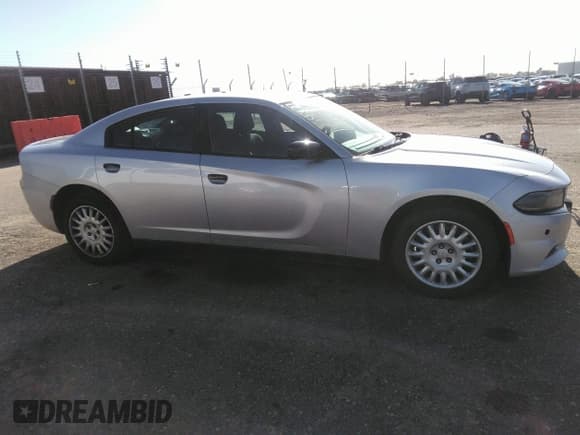 ✅ 2018 Dodge Charger Police • VIN: 2C3CDXKT4JH330016 • Lot: 41975590. Wystawiony na IAAI z przebiegiem 103 219 mil. Bezpłatny archiwum sprzedaży aukcyjnych z USA i szczegółowy raport historii pojazdu na DreamBid. Zdjęcie 13.