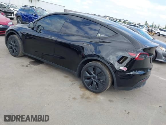✅ 2024 Tesla Model Y • VIN: 7SAYGDED8RF156984 • Lot: 43324819. Wystawiony na IAAI z przebiegiem 26 941 mil. Bezpłatny archiwum sprzedaży aukcyjnych z USA i szczegółowy raport historii pojazdu na DreamBid. Zdjęcie 3.