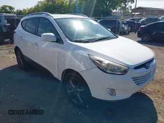 ✅ 2014 Hyundai Tucson SE • VIN: KM8JU3AG9EU879547 • Lot: 43180093. Wystawiony na IAAI z przebiegiem 151 921 mil. Bezpłatny archiwum sprzedaży aukcyjnych z USA i szczegółowy raport historii pojazdu na DreamBid. Zdjęcie 1.