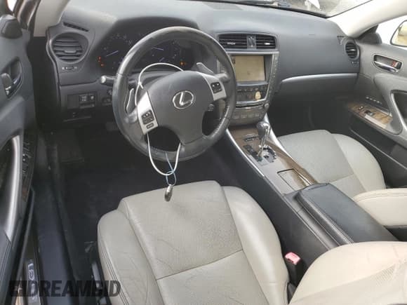 ✅ 2011 Lexus IS 250 C • VIN: JTHFF2C21B2517962 • Lot: 68846355. Wystawiony na Copart z przebiegiem 186 471 mil. Bezpłatny archiwum sprzedaży aukcyjnych z USA i szczegółowy raport historii pojazdu na DreamBid. Zdjęcie 8.