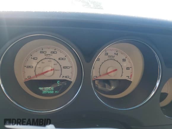 ✅ 2013 Dodge Challenger SXT • VIN: 2C3CDYAG2DH607700 • Lot: 88588465. Wystawiony na Copart z przebiegiem 207 658 mil. Bezpłatny archiwum sprzedaży aukcyjnych z USA i szczegółowy raport historii pojazdu na DreamBid. Zdjęcie 9.