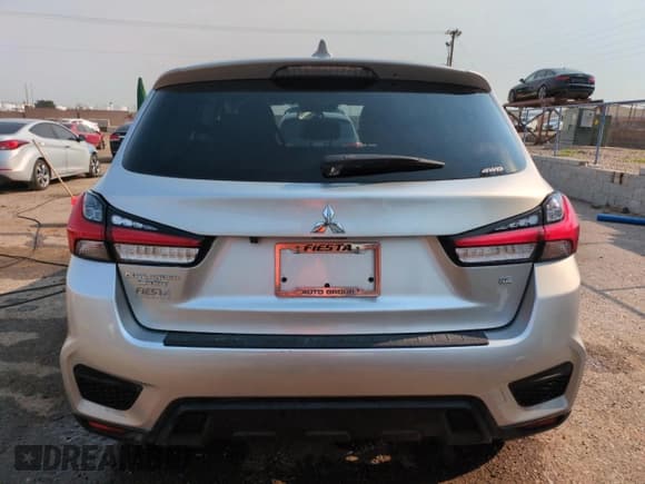 ✅ 2023 Mitsubishi Outlander ES • VIN: JA4ARUAUXPU012964 • Lot: 64581805. Wystawiony na Copart z przebiegiem 17 637 mil. Bezpłatny archiwum sprzedaży aukcyjnych z USA i szczegółowy raport historii pojazdu na DreamBid. Zdjęcie 6.