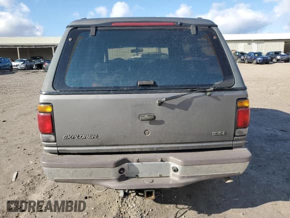 ✅ 1996 Ford Explorer XLT • VIN: 1FMDU32P3TUC94598 • Лот: 84479094. Опубликован ранее на Copart с пробегом 74 116 миль. Бесплатный доступ к архиву аукционных продаж из США и подробный отчёт об истории автомобиля на DreamBid. Изображение 6.