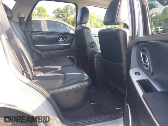 2006 Mercury Mariner Luxury с VIN 4M2YU56156DJ00787, выставлен на аукционе IAAI как лот 42845606 с пробегом 116 035 миль миль и . История ставок и продаж доступна на DreamBid. Изображение 8.