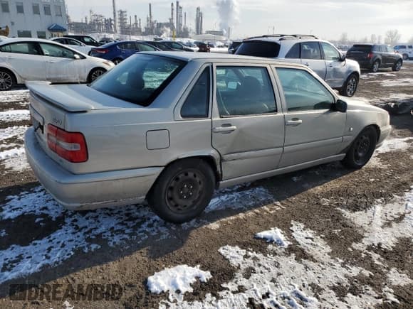 ✅ 2000 Volvo S70 • VIN: YV1LS61J6Y2649619 • Lot: 48540175. Listed on Copart with 137,877 mi. Free auction sales archive from the USA and detailed vehicle history report at DreamBid. Image 3.