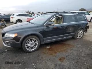 ✅ 2016 Volvo XC70 T5 Drive-E Premier • VIN: YV440MBK8G1268318 • Lot: 80765124. Listed on Copart with 192,375 mi. Free auction sales archive from the USA and detailed vehicle history report at DreamBid. Image 1.