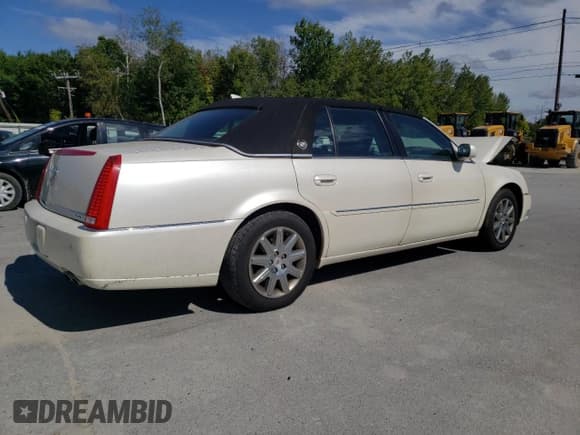 ✅ 2011 Cadillac DTS Premium Collection • VIN: 1G6KH5E68BU122700 • Lot: 71135325. Listed on Copart with 92,333 mi. Free auction sales archive from the USA and detailed vehicle history report at DreamBid. Image 3.