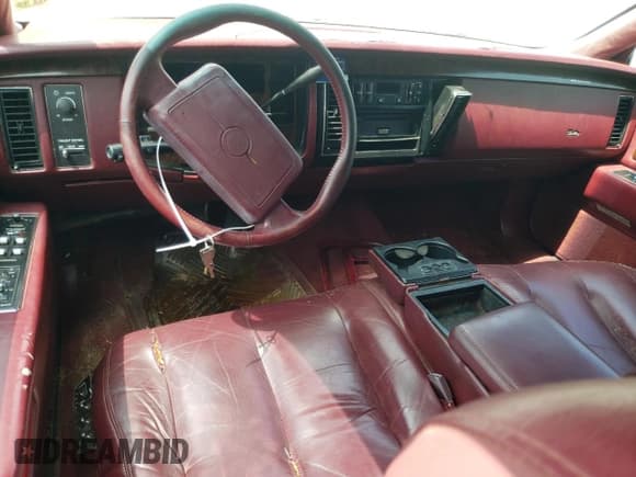 ✅ 1993 Cadillac Fleetwood • VIN: 1G6DW5279PR721904 • Лот: 46457615. Опубликован ранее на Copart с пробегом Не указан. Бесплатный доступ к архиву аукционных продаж из США и подробный отчёт об истории автомобиля на DreamBid. Изображение 8.