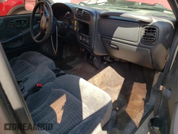 ✅ 1999 Chevrolet S-10 LS • VIN: 1GCCS19X3X8133053 • Лот: 63750774. Опубликован ранее на Copart с пробегом 136 081 миль. Бесплатный доступ к архиву аукционных продаж из США и подробный отчёт об истории автомобиля на DreamBid. Изображение 8.