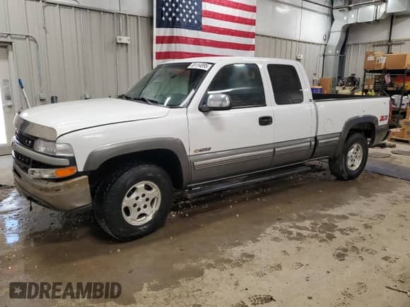 2000 Chevrolet Silverado 1500 LS with VIN 2GCEK19T7Y1274900, listed as a Copart auction lot 85154095 with 180,090 mi miles and Clean title. Bid and sale history available at DreamBid. Image 1.