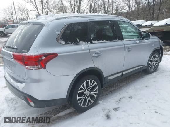 2017 Mitsubishi Outlander SE с VIN JA4AZ3A38HZ050196, выставлен на аукционе IAAI как лот 41340448 с пробегом 189 573 миль миль и . История ставок и продаж доступна на DreamBid. Изображение 4.